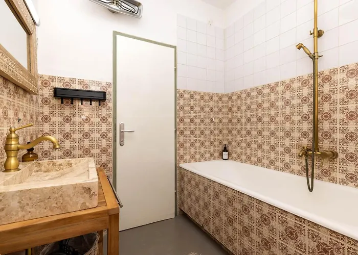 Enolabee * 木洛希尼