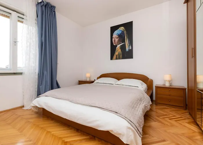 Enolabee アパート マリ・ロシニュ